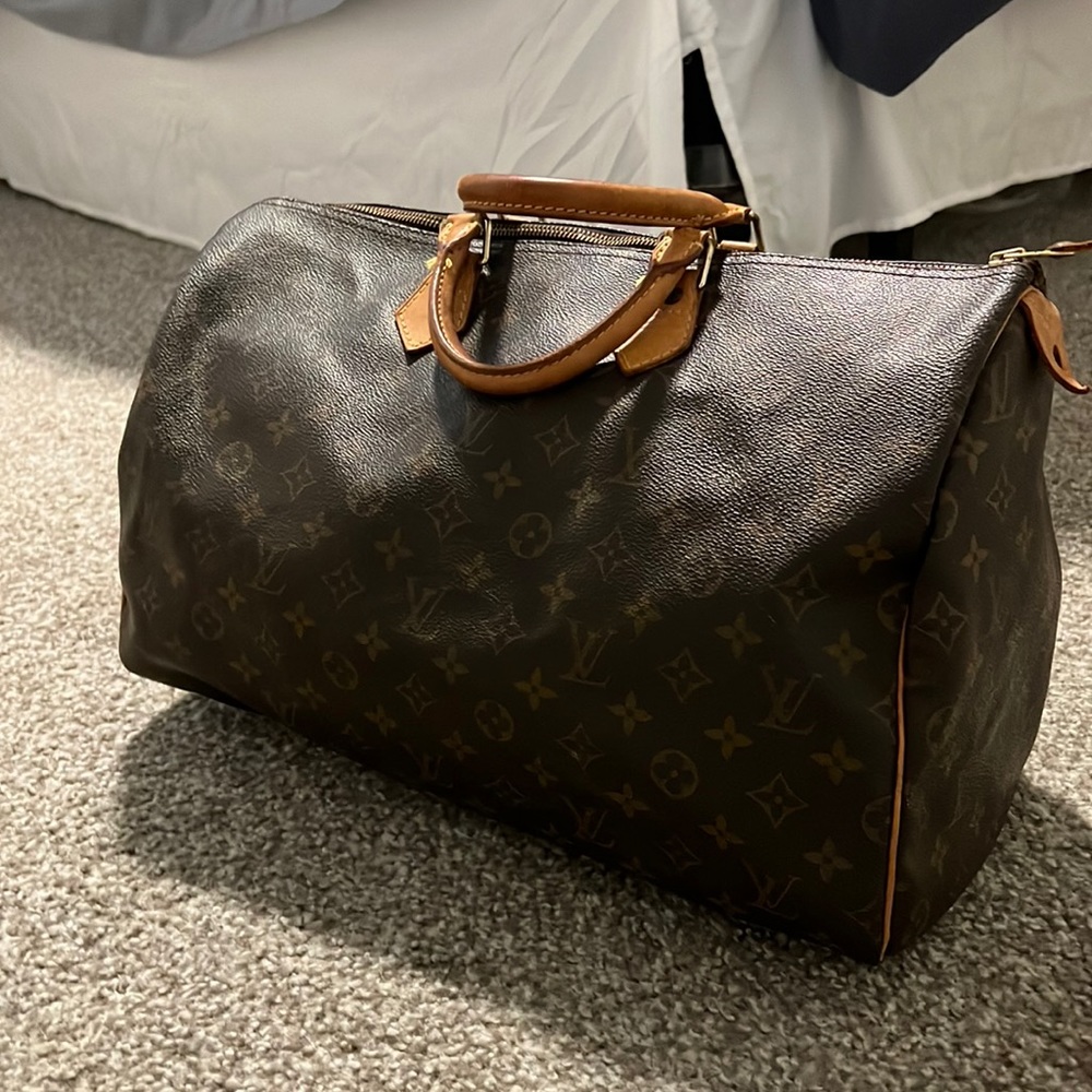Authentic Louis Vuitton Speedy good condition **priced to go!